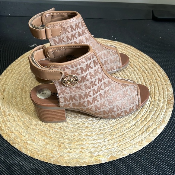 Michael Kors Kids Youth Canvas Monogram Peep Toe Sandals Heel Size 3 - Picture 14 of 16